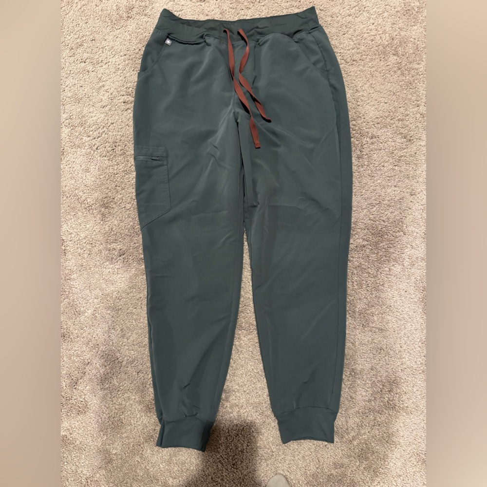 Figs Womens High Waisted Zamora Jogger Scrub Pants Size large olive green color